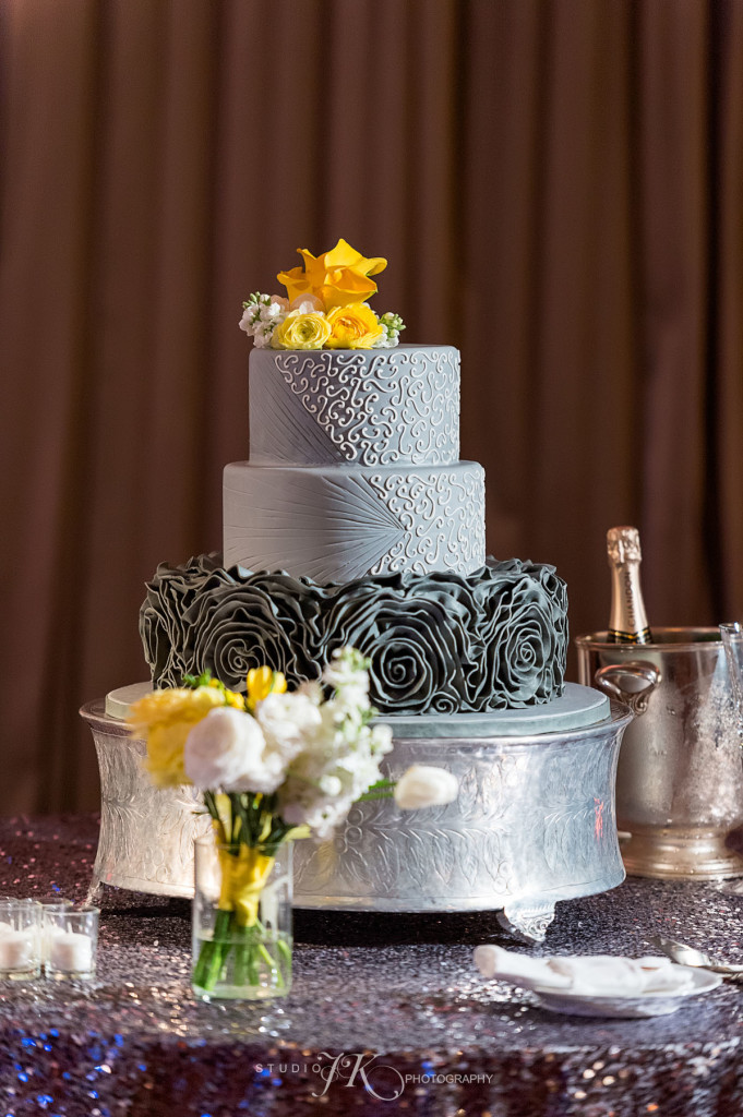 gray wedding cake_fondant cake_sequined linen